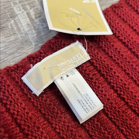 Michael Kors Deep Red Ribbed Knit Scarf 🧣 New with tag - Picture 3 of 5